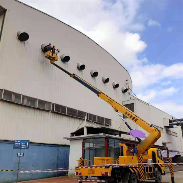 新安高空作业车出租服务：专业广告牌安装解决方案