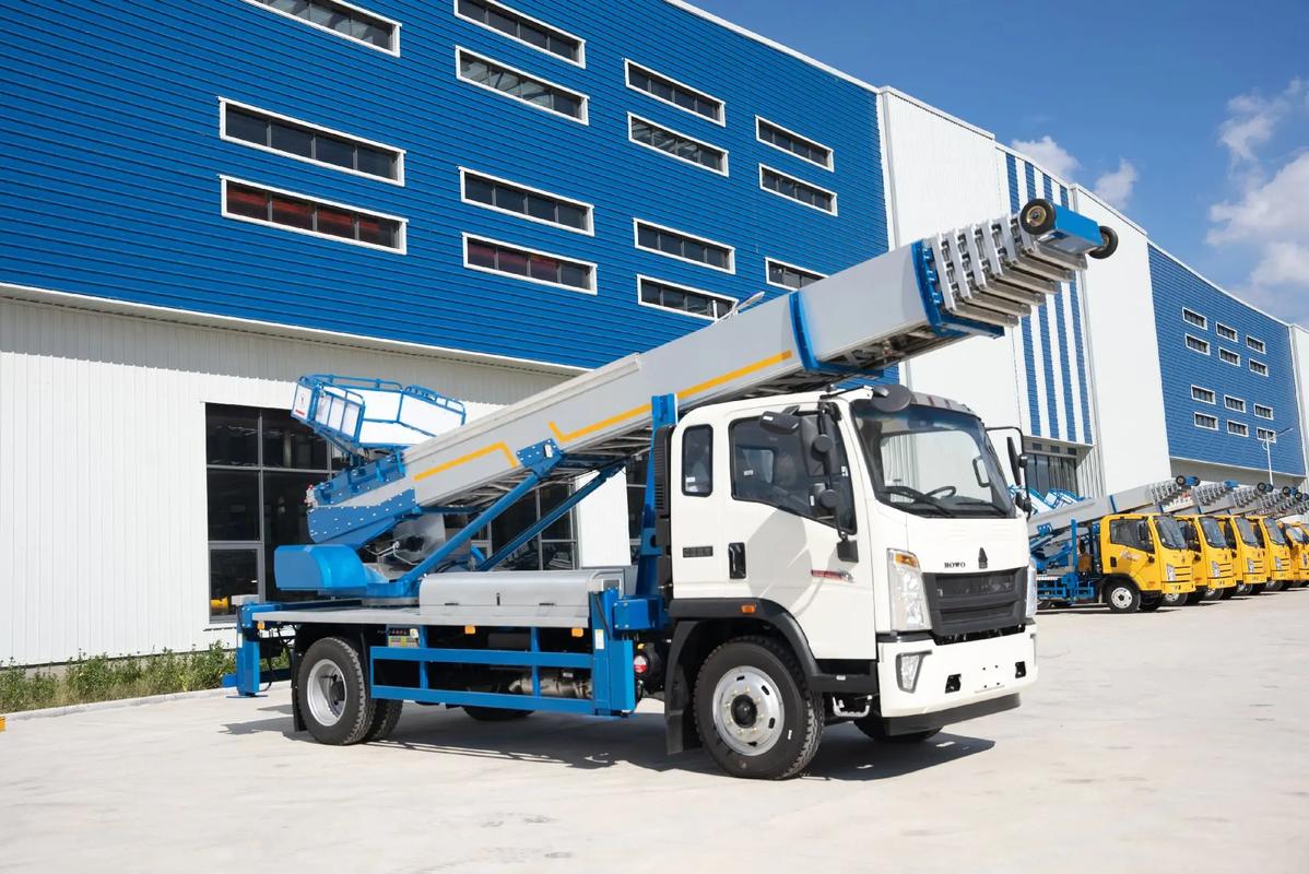 新安出租云梯车高空作业车 建筑垃圾搬运