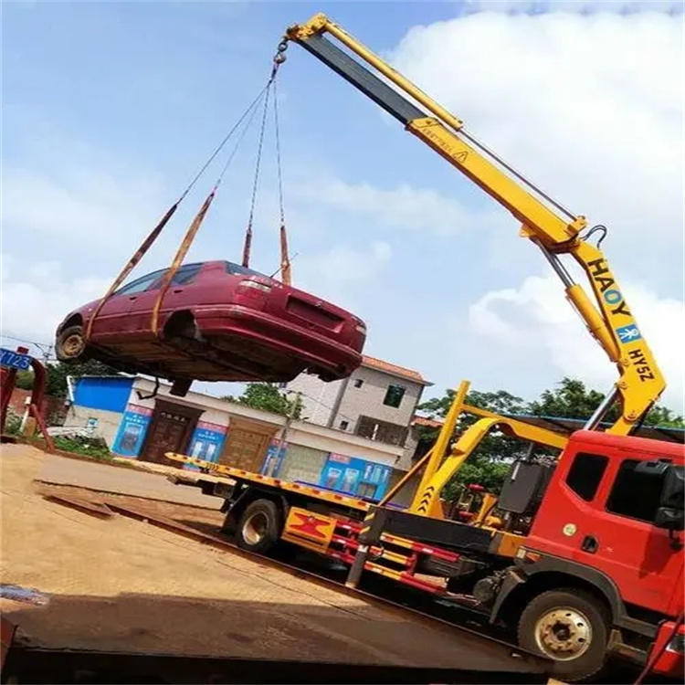 新安吊车吊汽车的正确方法